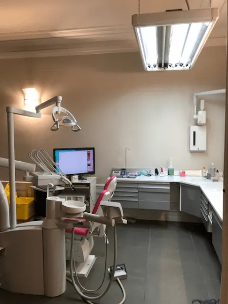 Fauteuil dentaire et salle de soins
